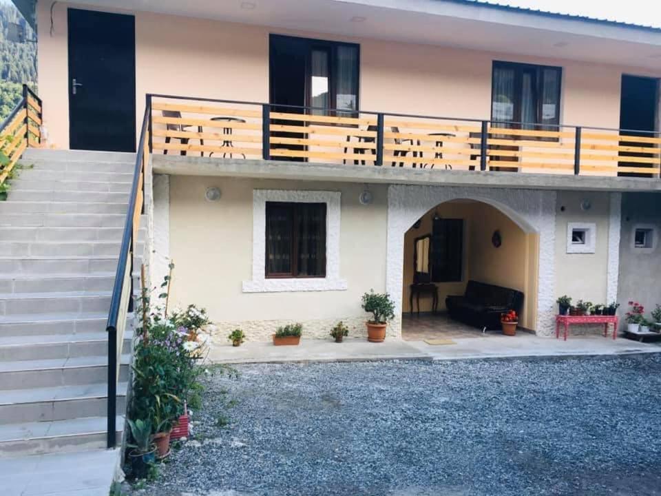 Guesthouse Kurdiani In Mestia Buitenkant foto