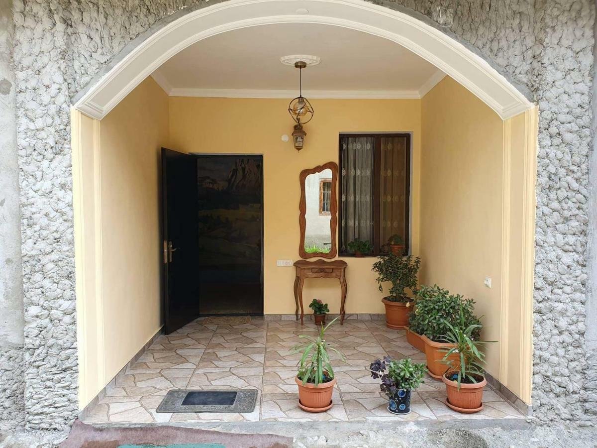 Guesthouse Kurdiani In Mestia Buitenkant foto